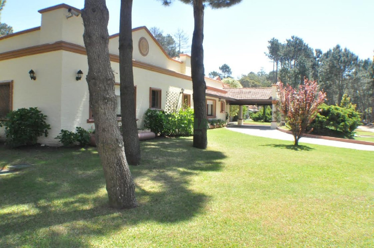 Alquiler de chacra en Mansa, casa espectacular, 4 dormitorios 4 baños, piscina, 1,6 hectareas, de las mejores de la zona. - GoPunta - Portal Inmobiliario de Punta del Este - Maldonado