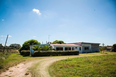 Venta de chacra en Canelones, Atlantida divina chacra a pocas cuadras de la ciudad.