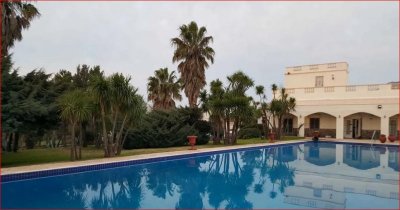 Venta de espectacular chacra en ruta 12, 9 dormitorios, 7 baños, piscina, cerca del mar.