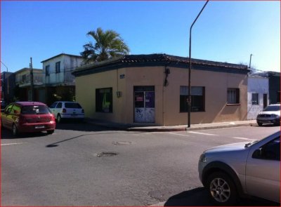 Venta  y alquiler de local centro de Maldonado, con vivienda. 