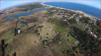 Venta de lote en Punta de Piedras, 6000m2 de tierra muy bien ubicada.