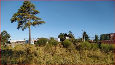 Venta de lote en Altos de la Laguna, 375m2 de tierra con servicios.