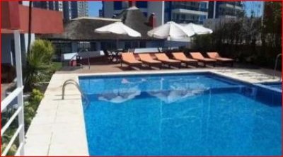 Venta de apartamento en la Brava, 2 dormitorios y medio, 3 baños, piscina, servicios.