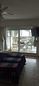 Apartamento de dos dormitorios y servicio en Playa Mansa