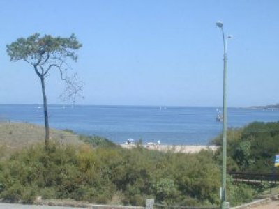 En playa mansa con buena vista  al mar