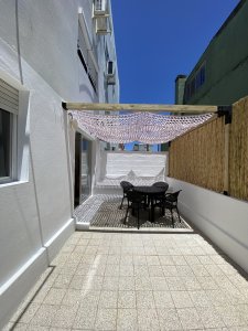 Depto con muy buena terraza patio