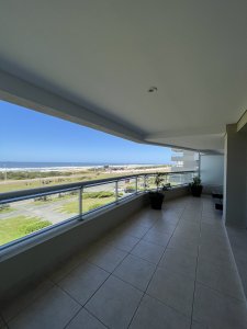 Apartamento en Brava, 3 dormitorios en suite