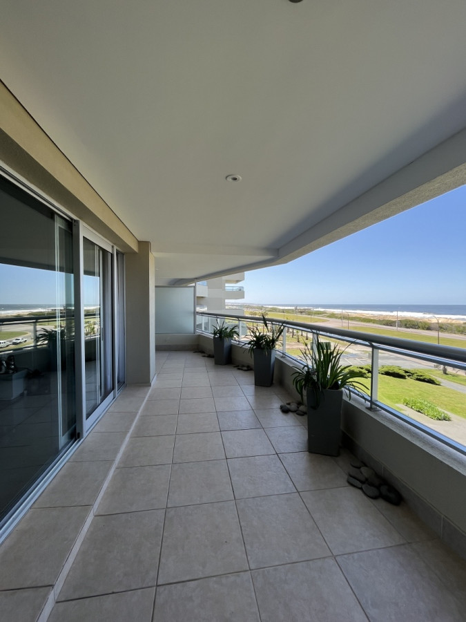 Apartamento en Brava, 3 dormitorios en suite