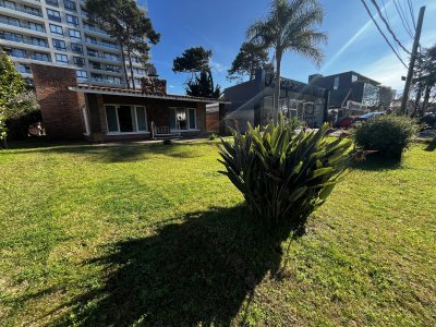 Venta casa sobre avenida Italia punta del este ideal inversores