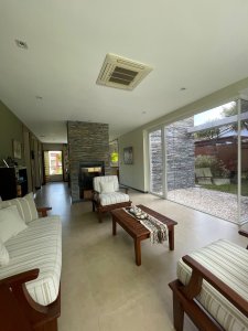 Venta. Playa Mansa. 3 Dormitorios. Excelente calidad constructiva.