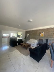 Casa de 3 Dormitorios y 2 Baños en Parque Burnett