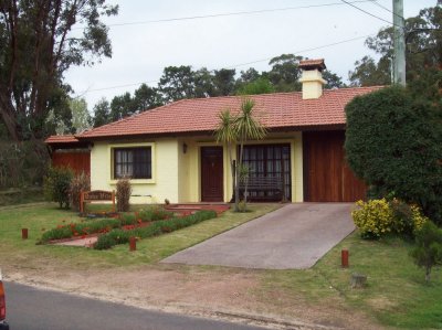 Mansa. Casa 3 Dormitorios con Apartamento de huéspedes. Piscina.