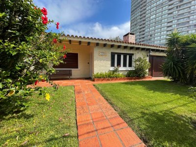 CASA CON PILETA EN MANSA